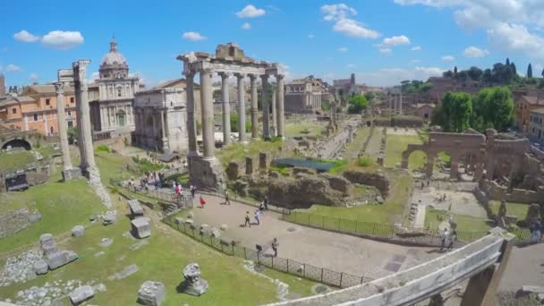 Εναέρια θέα στη ρωμαϊκή αγορά στην Ιταλία, το περπάτημα στην αρχαία πόλη, timelapse τουρίστες — Αρχείο Βίντεο