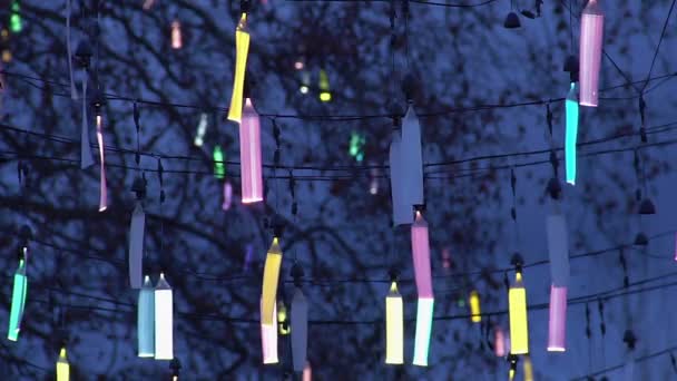 Creatieve ontwerp van stad straat verlichting, feestelijke fluorescerende decoratie — Stockvideo