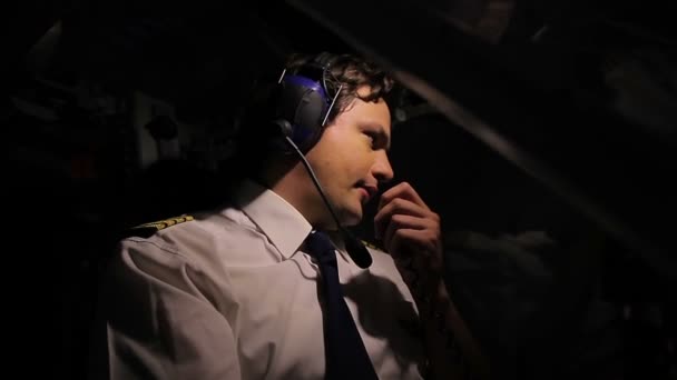 Concentrated aircrew commander steering plane and talking by walkie-talkie — Stock Video