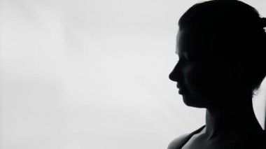 Genç kadın el sallayarak veda, veda jest, kadın siluet söylemek