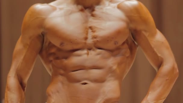 Ohälsosamt utseende överarbetad manlig idrottsman kropp, hud och problem blodkärl — Stockvideo