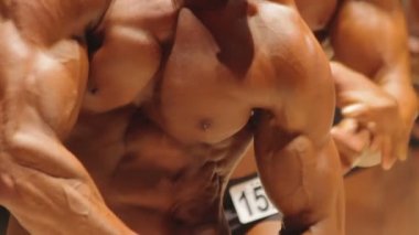 Vücut geliştirme, fitness yarışması ile takıntılı erkeklerin Massive yırtık kasları