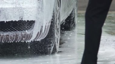 Köpüklü temizlik madde Oto, oto yıkama iş servisleri püskürtme kişi