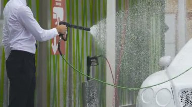 Otomatik Temizleme, köpüklü madde püskürtme, araba iş günü için hazırlanıyor sürücü