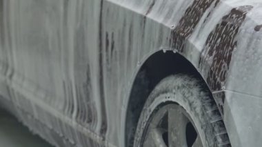 Yangın söndürme köpüğü otomatik araç araba kaza yerinde vazgeçtiklerini üzerinde püskürtülür