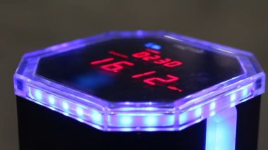 Elektrikli araçlar için akıllı şarj istasyonunda çağdaş dijital ekipman