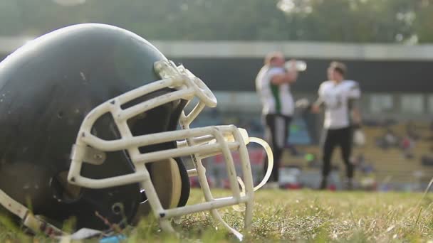 American football players having break on field, drinking water, communicating — Stock Video