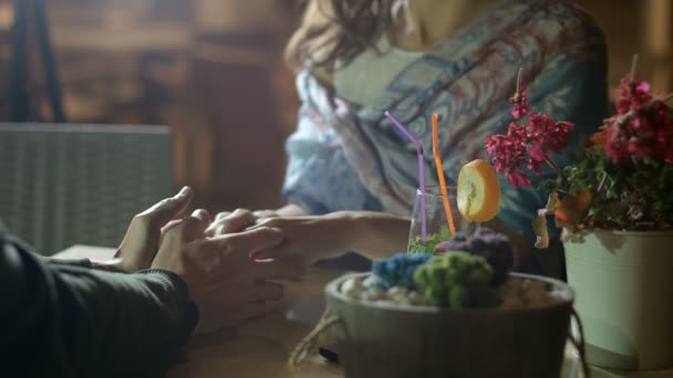 Couple holding hands tenderly, showing romantic feelings on date, love story — Stock Video