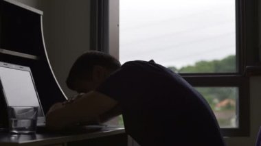 Uyku sırasında iş, adam olan son tarih, işkolik overworked serbest meslek