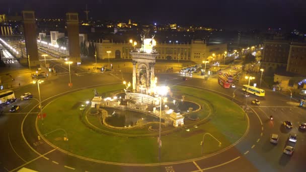 Vista superior da fonte iluminada na praça central Plaza de Espana em Barcelona — Vídeo de Stock