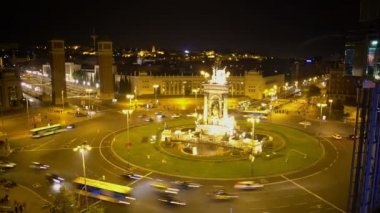Barcelona'da Plaza de Espana üzerinde çeşme etrafında daire yolda etkin Rating