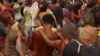 Kızlar ve çocuklar eğleniyor etkinliğinde