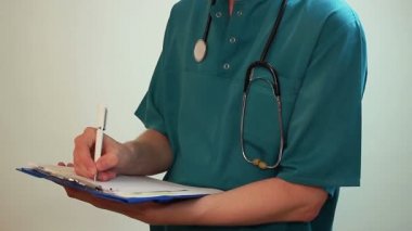 Doktor bir rapor yazma