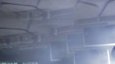 Gece kulübünde disko aydınlatma