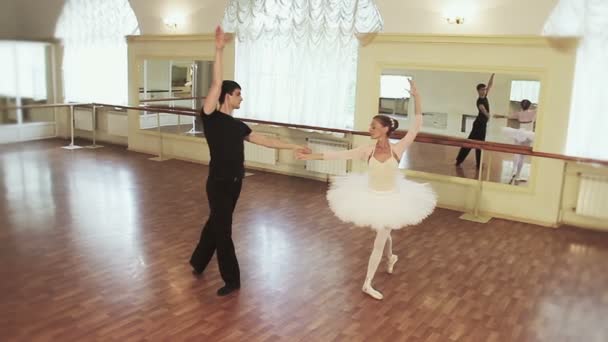 Couple dancing ballet — Stock Video