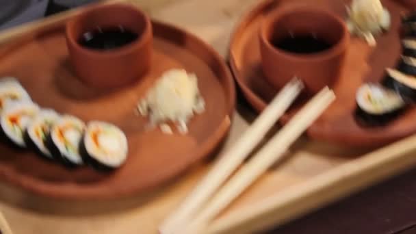 Japonské sushi rolky — Stock video