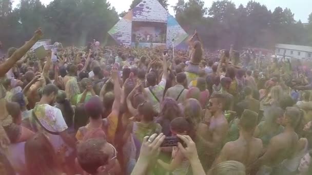 La gente se divierte en el festival — Vídeo de stock