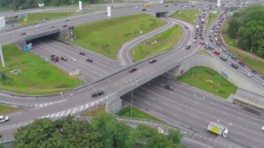 Yoğun şehir yol kavşağı, ağır trafik sıkışıklığı