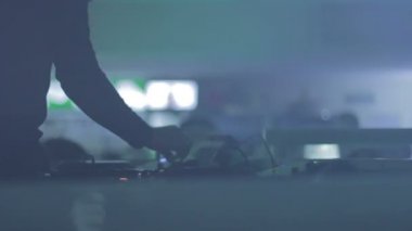 Ses kartı üzerindeki denetimleri tweaking dj