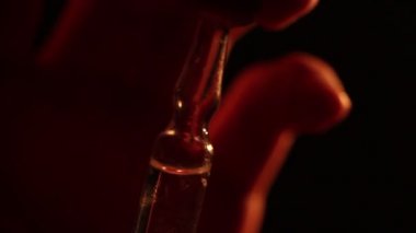 El tutma tıbbi ampül