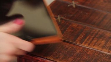 Tablet pc tablodan alarak eller