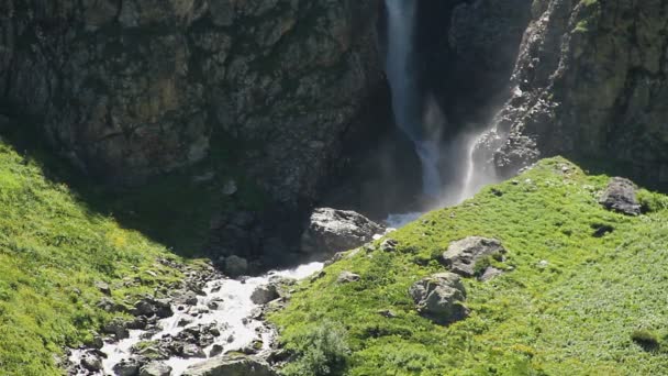 Berg waterval — Stockvideo