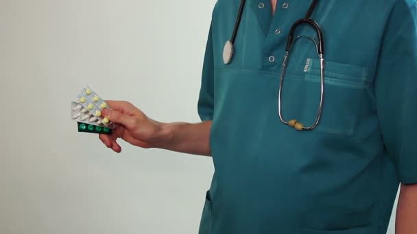Доктор берет взятку — стоковое видео