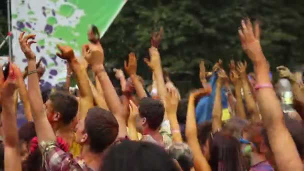 Crowd waving hands in the air — Stock Video