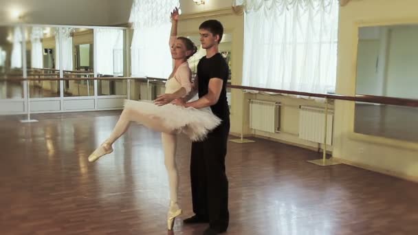 Practicing ballet — Stock Video
