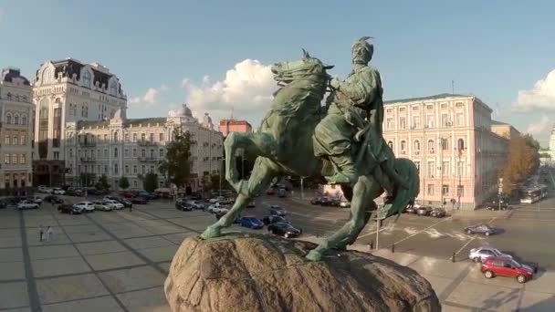 Monument voor Bohdan Khmelnytsky — Stockvideo