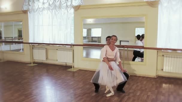 Bailando ballet clásico — Vídeos de Stock