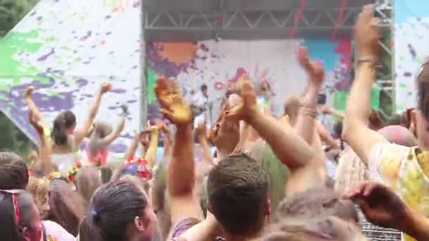 Band spielt Song auf der Bühne — Stockvideo