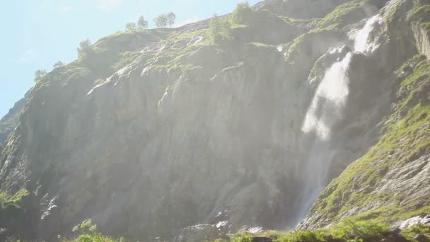Hoge waterval in Bergen — Stockvideo