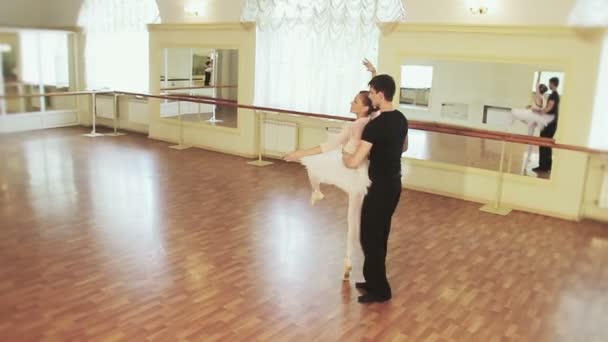 Couple dancing ballet — Stock Video