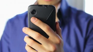Adam alıcı arama telefonu