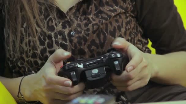 Female playing video game — Stock Video