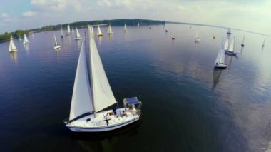 Açık denizde yatlar