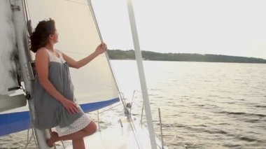 Hızlı hareket eden kadın yat