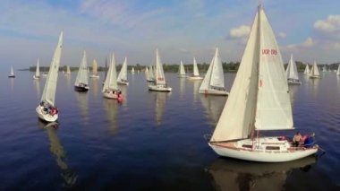 Açık denizde Yelkenli Yatlar