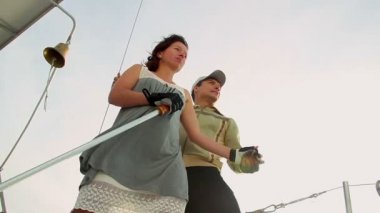 Yatta çift ellerimi