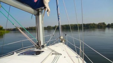 Yat Nehri üzerinde seyir