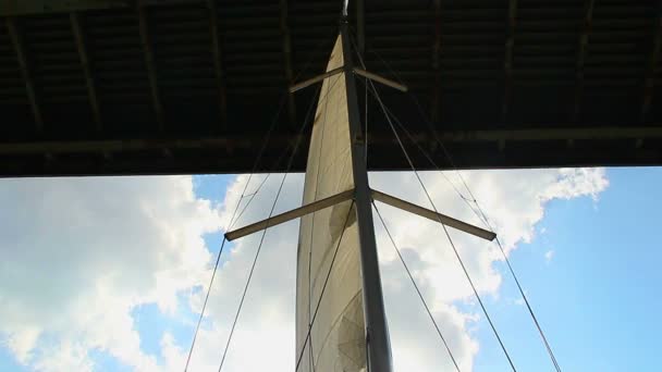 Yacht sailing underneath the bridge — Stock Video