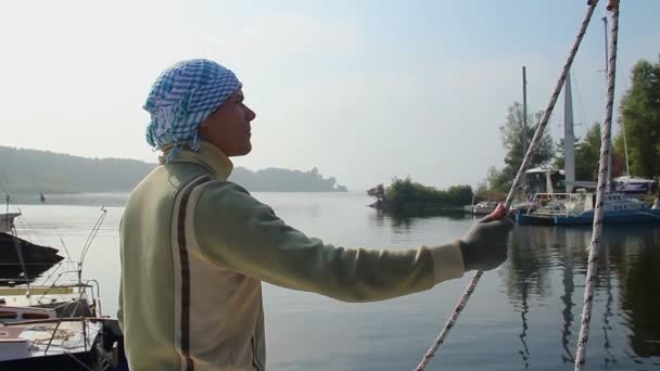 Male sailor on yacht — Stock Video