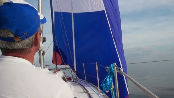 Man and woman on sailboat — Stock Video