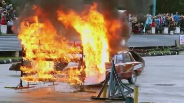 Dublör ile hareketli araba