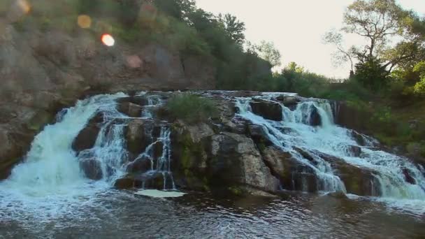 Weergave van berg waterval — Stockvideo