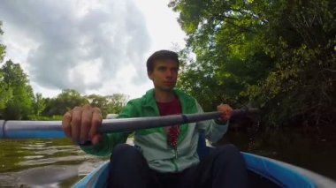 gülümseyen adam Kayak