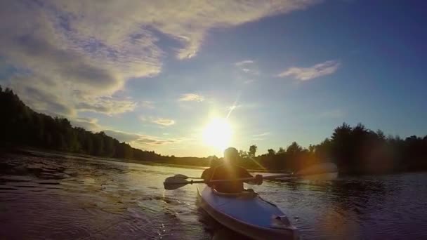 Turister paddling båt — Stockvideo