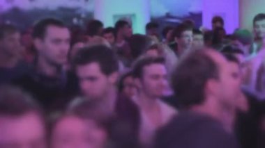 Kiev, Ukrayna - Aralık 2013: Parti gece kulübü. Kalabalık clubbing, rahatlatıcı, dans, gece hayatı gençlerin