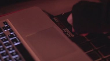 Dj gece kulübünde denetim geçiş, pikap, müzik çalma